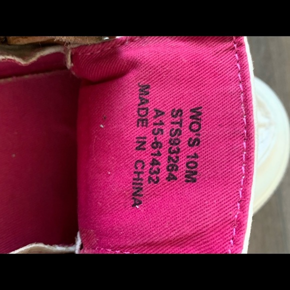 Shoes - Picture 8 of 9